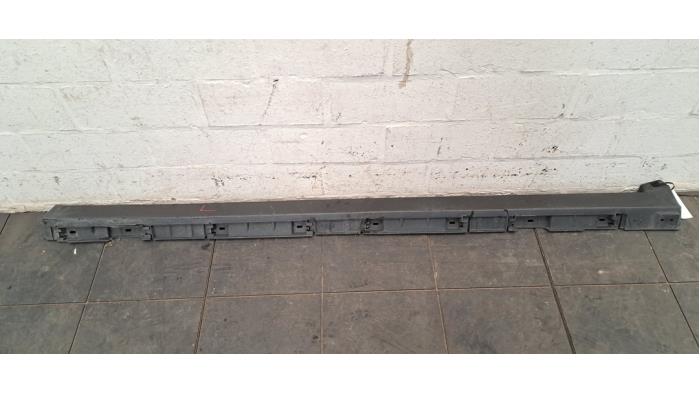 Marche-pied (list de couverture) gauche Landrover Range Rover
