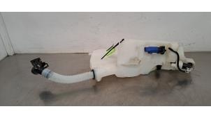 Gebruikte Ruitensproeiertank voor Landrover Range Rover Velar (LY) 3.0 D300 AWD Prijs € 36,30 Inclusief btw aangeboden door Autohandel Didier