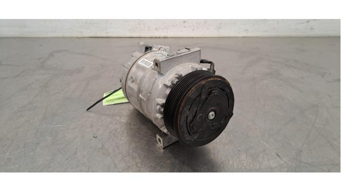 Pompe clim Renault Master