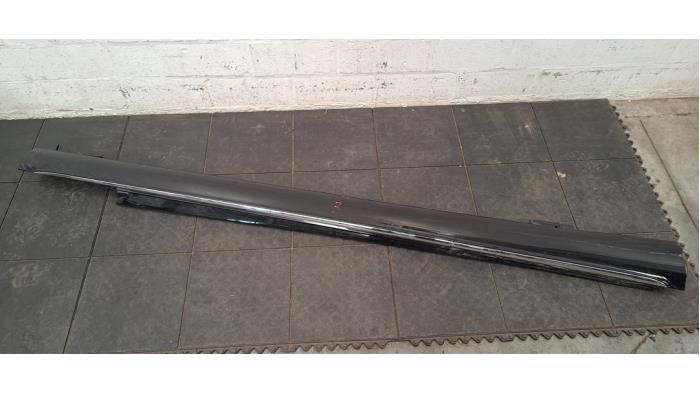 Marche-pied (list de couverture) droite Mercedes C-Klasse