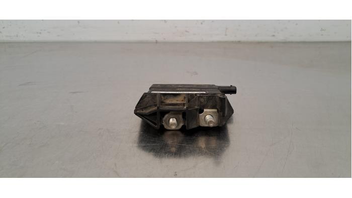 Régulateur de tension Mercedes C-Klasse