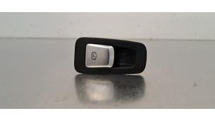 Gebruikte Schakelaar handrem Mercedes C (W205) C-220d 2.0 Turbo 16V Prijs € 24,20 Inclusief btw aangeboden door Autohandel Didier