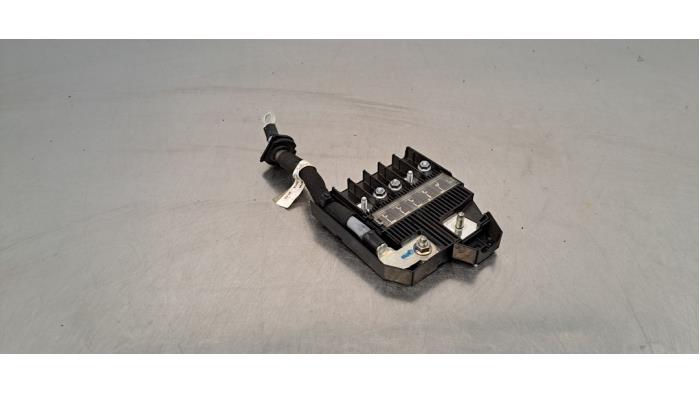 Biegun akumulator Opel Grandland X