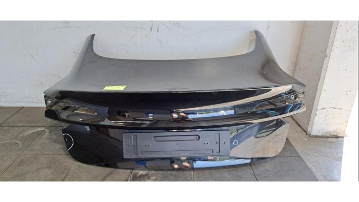 Portón trasero Tesla Model 3