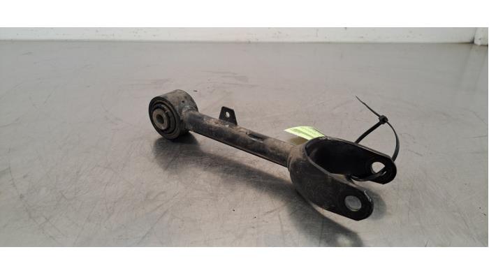 Brazo portante derecha detrás Tesla Model 3