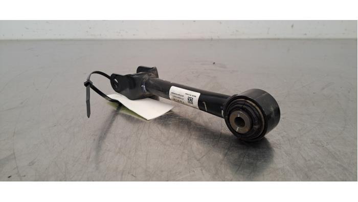 Brazo portante derecha detrás Tesla Model 3