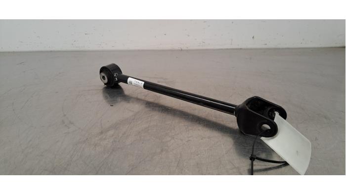 Brazo portante derecha detrás Tesla Model 3