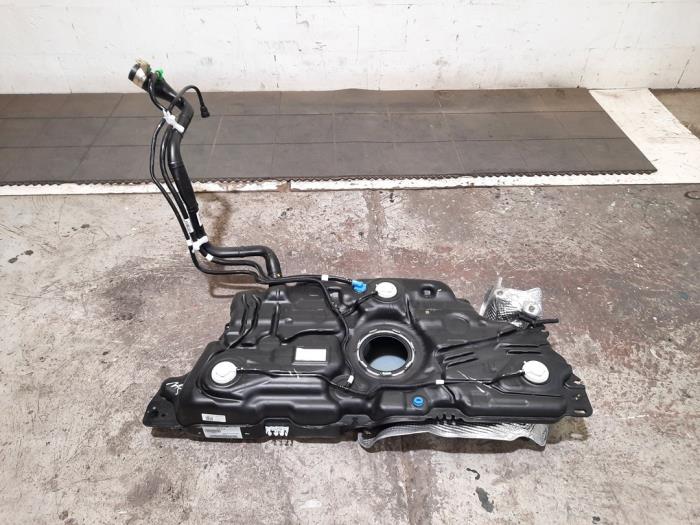 Réservoir de carburant Peugeot 408