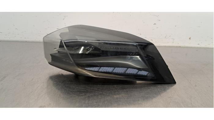 Feu arrière droit Peugeot 2008