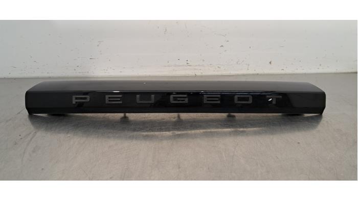 Moulure hayon Peugeot 2008
