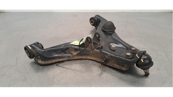 Front wishbone, left Mitsubishi L200