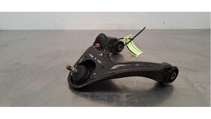 Front wishbone, left Mitsubishi L200