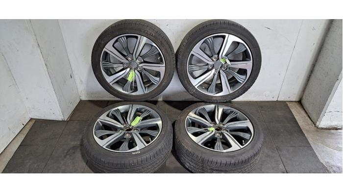 Kit jantes + pneumatiques MG Marvel R