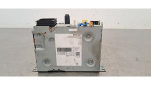 Gebruikte Radio module DS Automobiles DS 7 Crossback 1.6 16V E-Tense 4x4 Prijs € 163,35 Inclusief btw aangeboden door Autohandel Didier