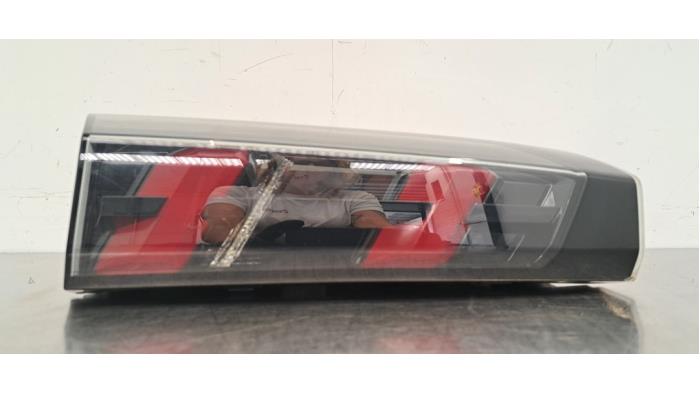 Feu arrière gauche Peugeot 2008