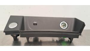 Gebruikte AUX/USB aansluiting Audi A4 Avant (B9) 2.0 35 TFSI Mild Hybrid 16V Prijs € 24,20 Inclusief btw aangeboden door Autohandel Didier