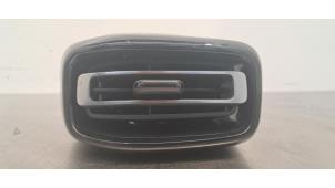 Gebruikte Luchtrooster Dashboard Citroen C3 Van (CJ) 1.2 PureTech 100 Prijs € 30,25 Inclusief btw aangeboden door Autohandel Didier