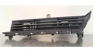 Gebruikte Luchtrooster Dashboard Audi Q4 (F4B) 45 e-tron quattro 77 kWh Prijs € 30,25 Inclusief btw aangeboden door Autohandel Didier