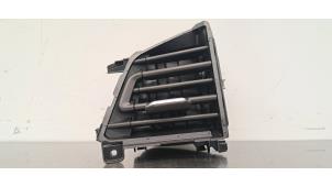 Gebruikte Luchtrooster Dashboard Audi Q4 (F4B) 45 e-tron quattro 77 kWh Prijs € 30,25 Inclusief btw aangeboden door Autohandel Didier