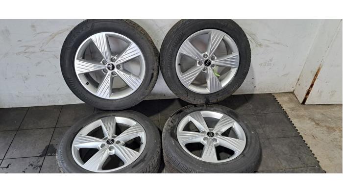 Velgen set + winterbanden Audi Q4