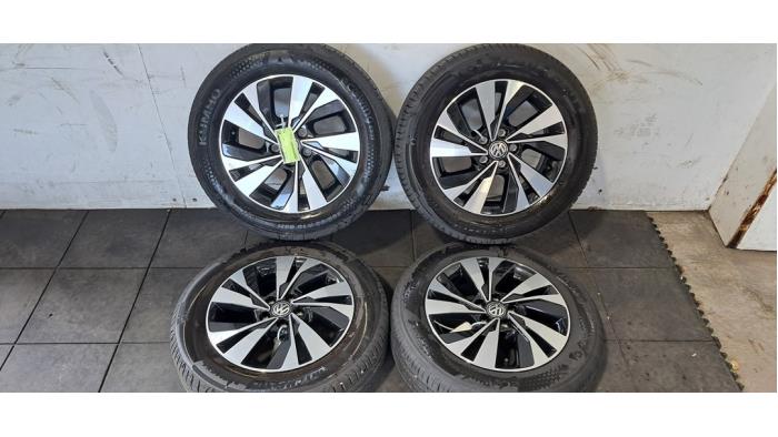 Felgen Set + Reifen Volkswagen Polo