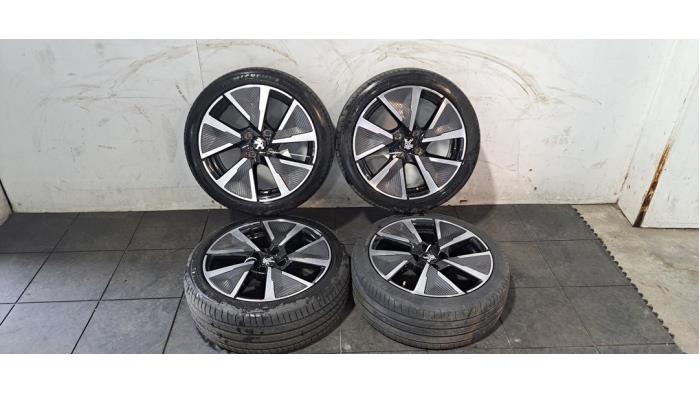 Felgen Set + Reifen Peugeot 208