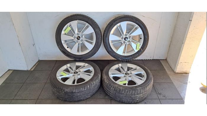 Felgen Set + Reifen Audi Q2