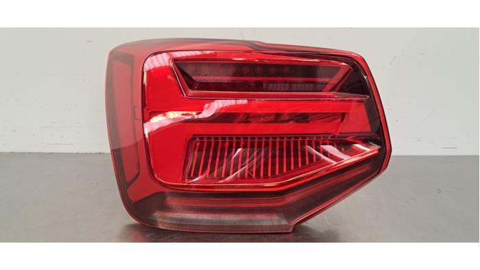 Luz trasera izquierda Audi Q2
