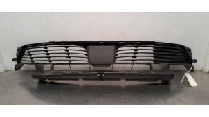 Gebruikte Bumper Rooster Peugeot 3008 II (M4/MC/MJ/MR) 1.2 12V e-THP PureTech 130 Prijs € 102,85 Inclusief btw aangeboden door Autohandel Didier