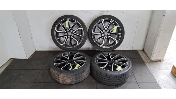 Felgen Set + Reifen Toyota Corolla