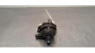 Gebruikte Extra waterpomp Mini Mini (F56) 1.5 12V Cooper Prijs € 30,25 Inclusief btw aangeboden door Autohandel Didier