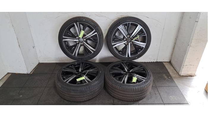 Felgen Set + Reifen Peugeot 308