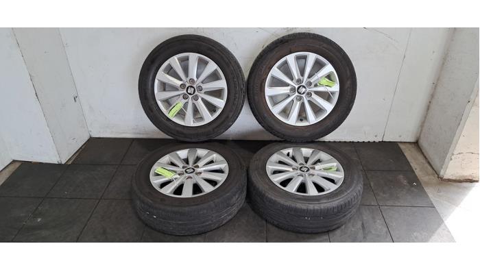 Felgen Set + Reifen Seat Ibiza