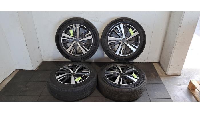 Felgen Set + Reifen Peugeot 3008