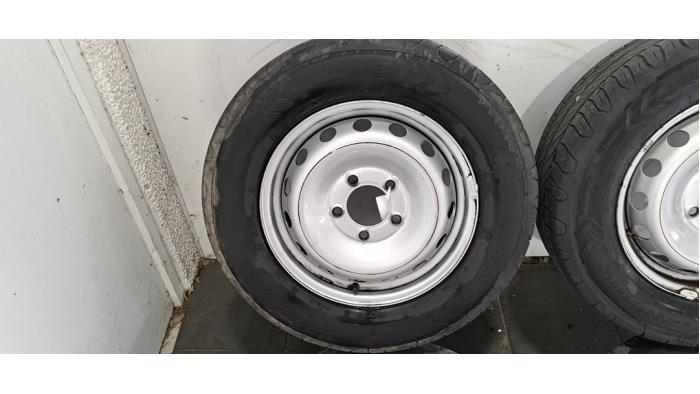 Felgen Set + Reifen Renault Master