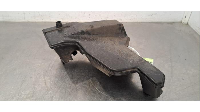 Réservoir lave-glace avant Audi E-Tron