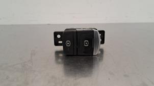 Gebruikte Schakelaar handrem Renault Captur II (RJB) 1.0 TCe 90 12V Prijs € 24,20 Inclusief btw aangeboden door Autohandel Didier