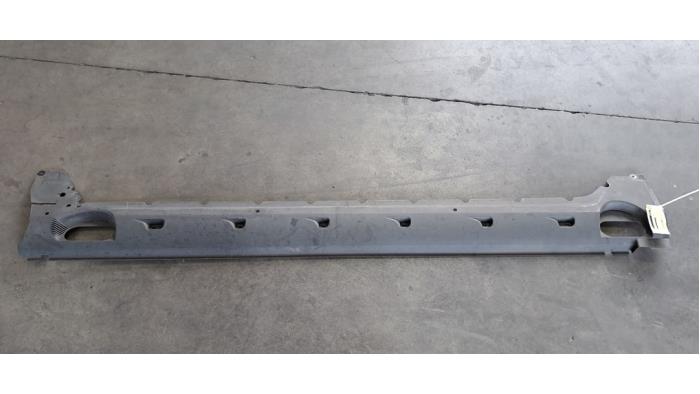 Marche-pied (list de couverture) gauche Audi E-Tron