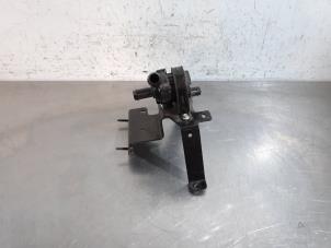 Gebruikte Extra waterpomp Ford Transit E-Transit 68 kWh Prijs € 42,35 Inclusief btw aangeboden door Autohandel Didier