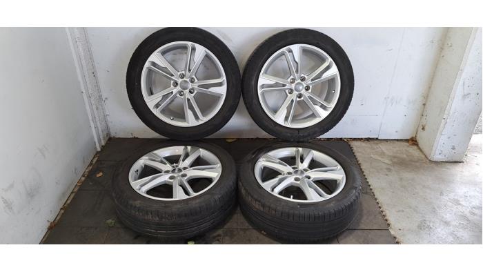 Felgen Set + Reifen Audi Q3