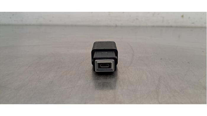 Connexion USB Jeep Avenger