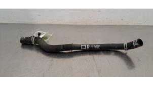 Gebruikte Koelwaterslang Porsche 911 (992) 3.0 24V Carrera Prijs € 24,20 Inclusief btw aangeboden door Autohandel Didier