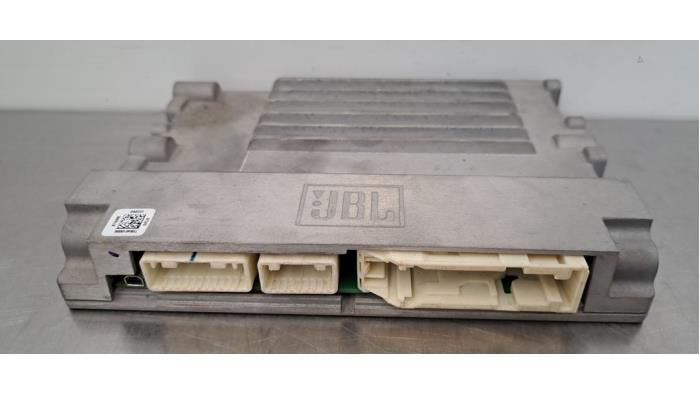 Radio amplifier Toyota Hilux