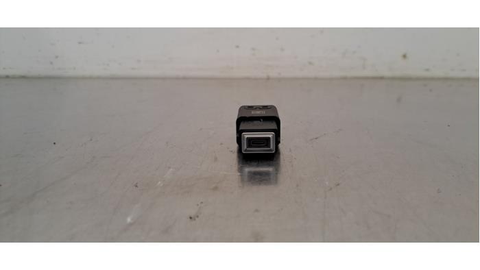 USB stekker Peugeot 2008
