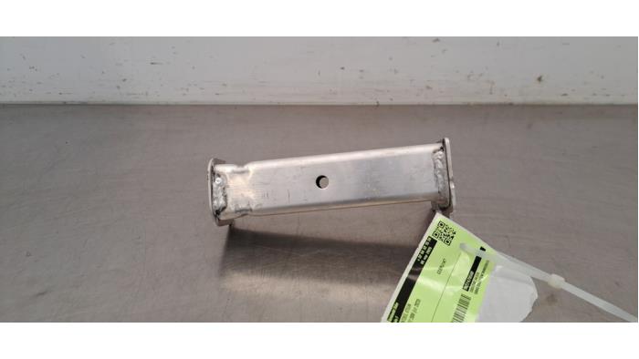 Support partie avant Peugeot 2008