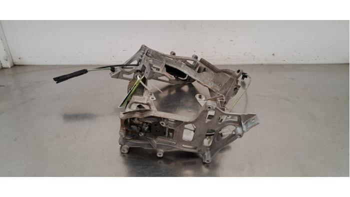 Cadre phare gauche Mercedes C-Klasse