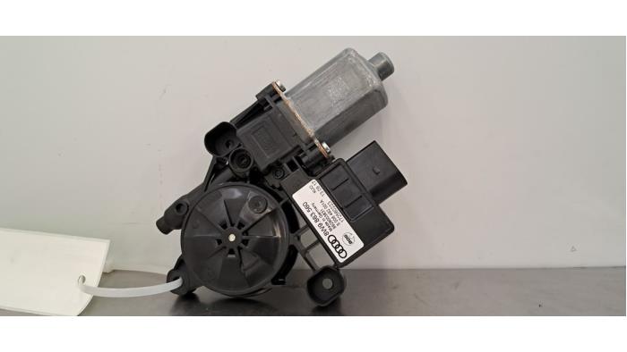 Motor bagageafdekking links Audi A4