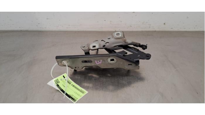 Charnière capot Audi A4