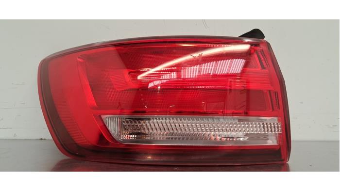Kairysis galinis žibintas Audi A4