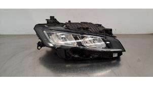 Gebruikte Rechter Koplamp Peugeot 308 (F3/FB/FH/FM/FP) e-308 54 kWh Prijs € 399,30 Inclusief btw aangeboden door Autohandel Didier